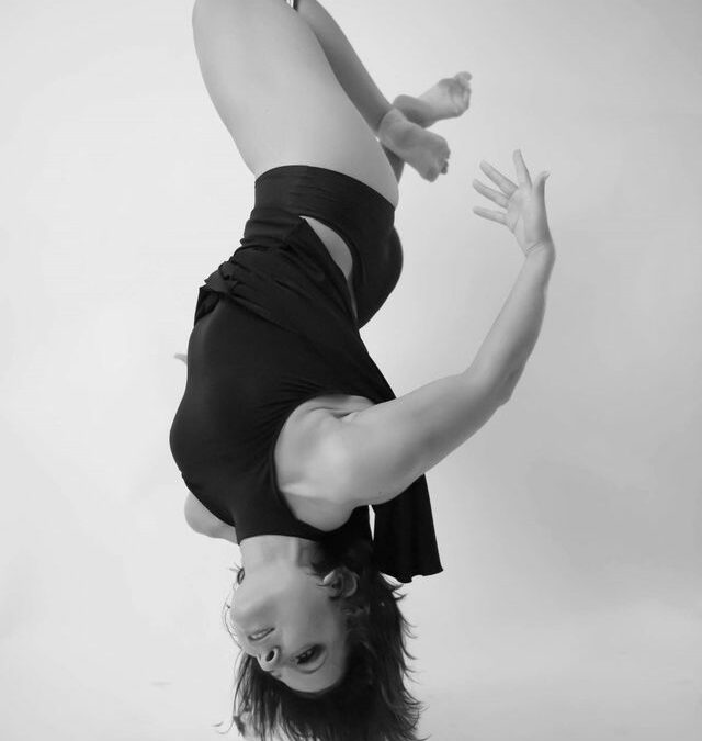 Qu&rsquo;est-ce que la Pole Dance ? Tout ce qu&rsquo;il faut savoir